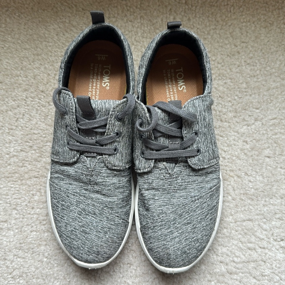 Tom’s athletic shoe . Size 6